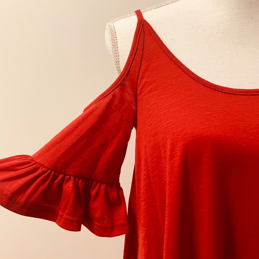 Red Cold Shoulder Ruffle Cuff Flowy Dress - Picture 2 of 3
